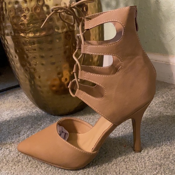 Women’s size 7 1/2 High Heels - Picture 4 of 16